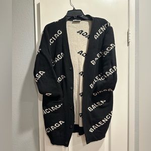 Authentic Balenciaga cardigan in excellence condition.